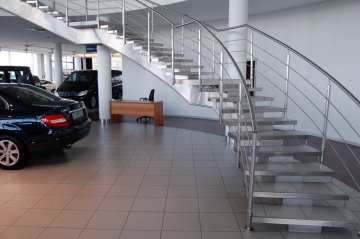 Лестница и ограждения в автосалоне Mersedes-Benz, Челябинск