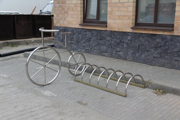 Парковочная стойка с Велосипедом из нержавеющей стали
