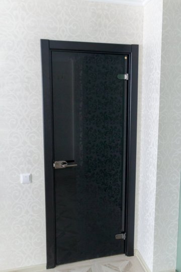 Межкомнатная стеклянная дверь в частном коттедже, Миасс