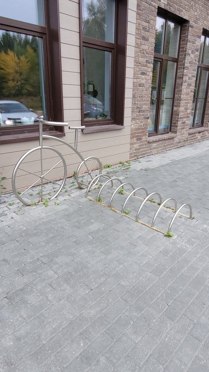 Парковочная стойка с Велосипедом из нержавеющей стали